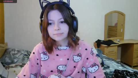 Snapshot of dawndollins chatting on 10/04/25, 07:28 Alice online show from 10/04/25, 07:28