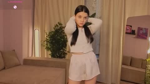 Snapshot of day_one_darling chatting on 10/30/25, 04:03 day_one_darling online show from 10/30/25, 04:03