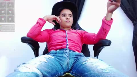 dayro_dduran online show from 11/08/25, 06:29