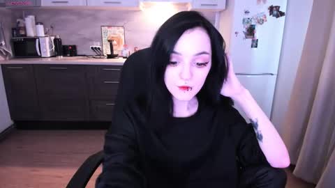 Snapshot of deadwinterr chatting on 10/13/25, 07:52 lina online show from 10/13/25, 07:52