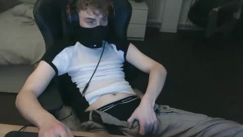 Snapshot of deanparkerx chatting on 10/25/25, 06:35 Dean online show from 10/25/25, 06:35