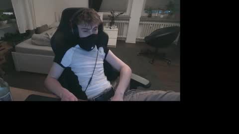 Snapshot of deanparkerx chatting on 10/28/25, 05:59 Dean online show from 10/28/25, 05:59