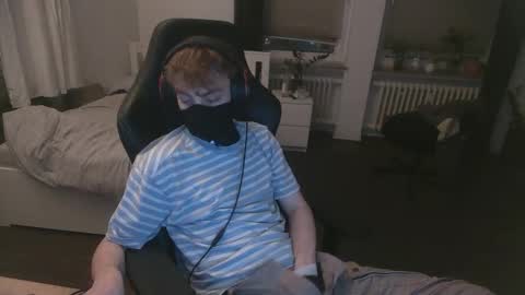 Snapshot of deanparkerx chatting on 10/31/25, 12:11 Dean online show from 10/31/25, 12:11