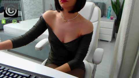 Elly online show from 12/20/24, 09:32