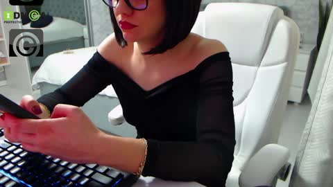 Elly online show from 01/22/25, 09:24