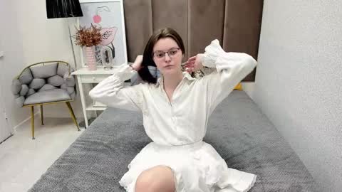 Jessica online show from 10/31/25, 09:43