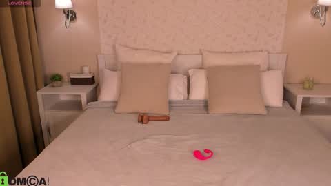 Snapshot of debbie_wools chatting on 11/16/25, 10:48 Jennifer online show from 11/16/25, 10:48