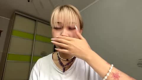 Snapshot of debbisomogye chatting on 11/06/25, 09:43 Azomi online show from 11/06/25, 09:43