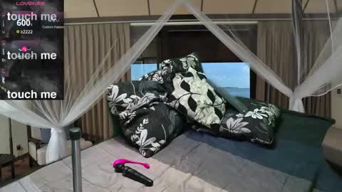 Snapshot of deeplyasian chatting on 11/17/25, 05:41 Deeply Asian style... Nice to meet you thumb up me please help us. online show from 11/17/25, 05:41