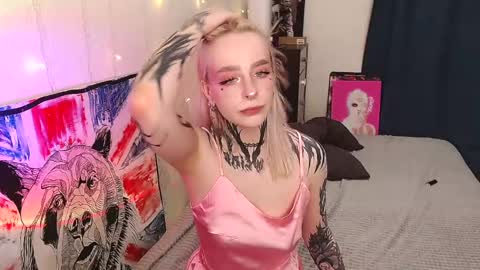 Snapshot of degradat1on chatting on 02/19/25, 03:27 degradat1on online show from 02/19/25, 03:27