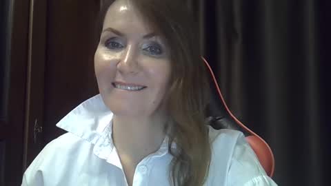 Snapshot of deina_forec6 chatting on 01/06/25, 09:43 deina_forec6 online show from 01/06/25, 09:43