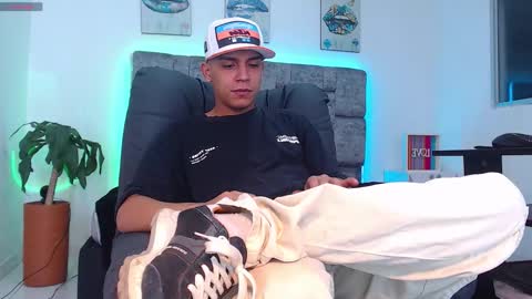 Snapshot of deivid_santoss chatting on 10/25/25, 02:08 Deivid online show from 10/25/25, 02:08