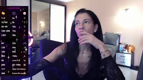 Nicole online show from 11/03/25, 10:27