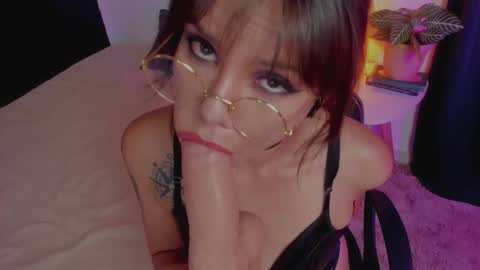 Snapshot of delilaah chatting on 11/21/25, 05:17 Delilah online show from 11/21/25, 05:17