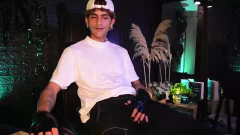 Snapshot of demonkush_ chatting on 10/29/25, 09:05 DemonKush online show from 10/29/25, 09:05