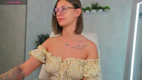 Snapshot of denise_halle chatting on 09/12/25, 12:11 Elina online show from 09/12/25, 12:11