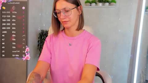 Snapshot of denise_halle chatting on 09/13/25, 12:54 Elina online show from 09/13/25, 12:54