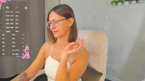 Snapshot of denise_halle chatting on 09/19/25, 12:34 Elina online show from 09/19/25, 12:34
