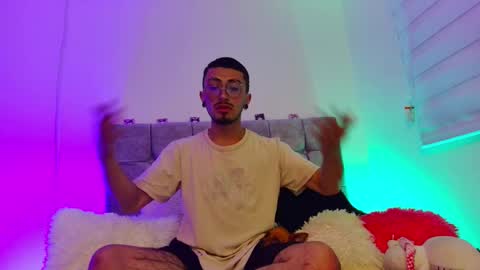 Snapshot of dennis_moons chatting on 11/20/25, 11:37 Dennis online show from 11/20/25, 11:37