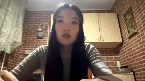 Snapshot of denysebernacchi chatting on 11/22/25, 01:10 Emma online show from 11/22/25, 01:10