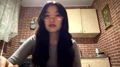 Snapshot of denysebernacchi chatting on 11/23/25, 01:00 Emma online show from 11/23/25, 01:00