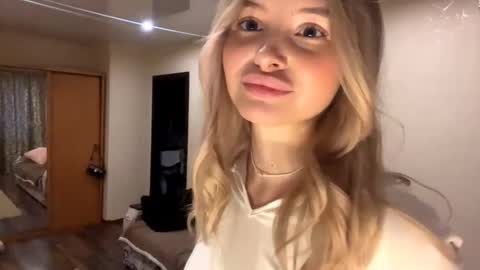 Vi  Victoria online show from 10/24/25, 02:24