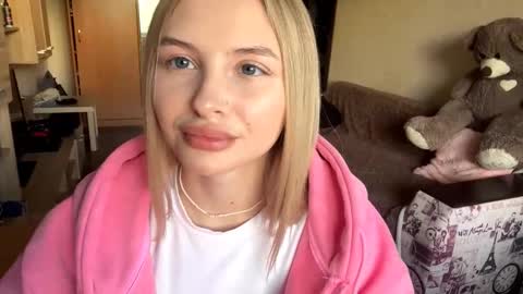 Vi  Victoria online show from 10/25/25, 12:13