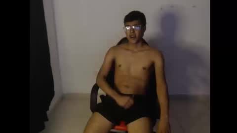 Snapshot of derek_135 chatting on 09/23/25, 12:24 Derek online show from 09/23/25, 12:24