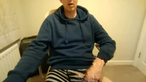 Snapshot of derelictguy chatting on 12/17/24, 04:00 derelictguy online show from 12/17/24, 04:00