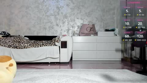 Mia online show from 10/26/25, 10:04