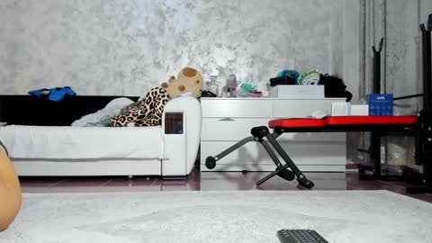 Mia online show from 11/12/25, 09:58