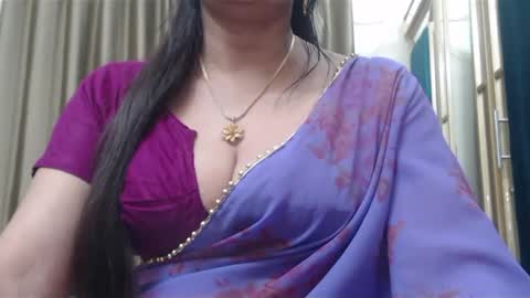 Snapshot of desimaisa130 chatting on 12/11/24, 05:04 Maisa online show from 12/11/24, 05:04