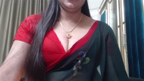 Snapshot of desimaisa130 chatting on 12/13/24, 05:00 Maisa online show from 12/13/24, 05:00