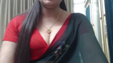 Snapshot of desimaisa130 chatting on 12/14/24, 02:42 Maisa online show from 12/14/24, 02:42