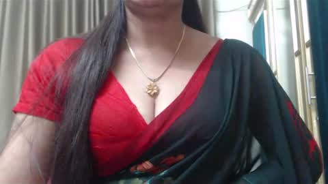 Snapshot of desimaisa130 chatting on 12/14/24, 06:41 Maisa online show from 12/14/24, 06:41