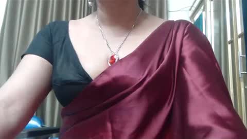 Snapshot of desimaisa130 chatting on 12/30/24, 05:34 Maisa online show from 12/30/24, 05:34