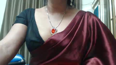 Snapshot of desimaisa130 chatting on 12/30/24, 08:36 Maisa online show from 12/30/24, 08:36