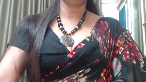 Snapshot of desimaisa130 chatting on 12/31/24, 04:46 Maisa online show from 12/31/24, 04:46