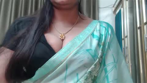 Snapshot of desimaisa130 chatting on 01/04/25, 04:32 Maisa online show from 01/04/25, 04:32