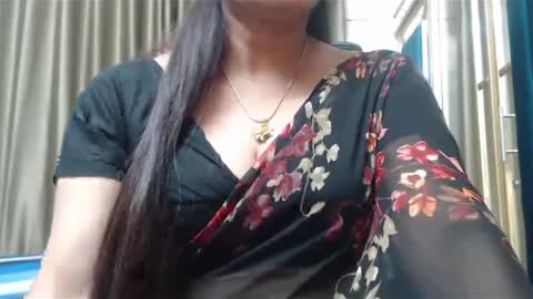 Snapshot of desimaisa130 chatting on 01/13/25, 08:04 Maisa online show from 01/13/25, 08:04