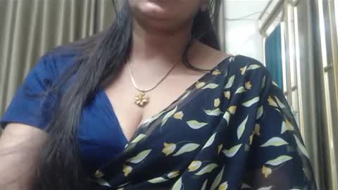 Snapshot of desimaisa130 chatting on 02/15/25, 08:33 Maisa online show from 02/15/25, 08:33