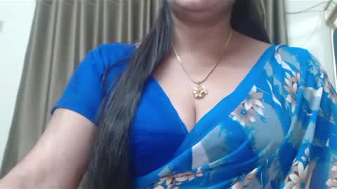 Snapshot of desimaisa130 chatting on 02/16/25, 04:21 Maisa online show from 02/16/25, 04:21