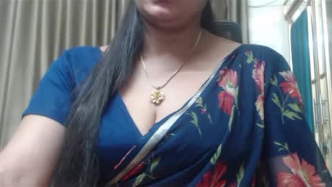 Snapshot of desimaisa130 chatting on 02/16/25, 10:32 Maisa online show from 02/16/25, 10:32