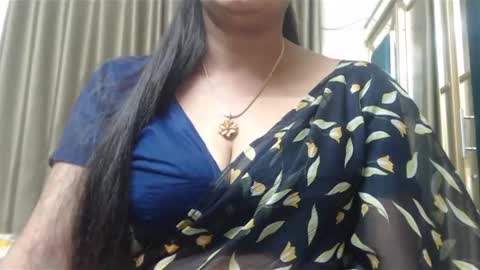 Snapshot of desimaisa130 chatting on 02/20/25, 08:58 Maisa online show from 02/20/25, 08:58