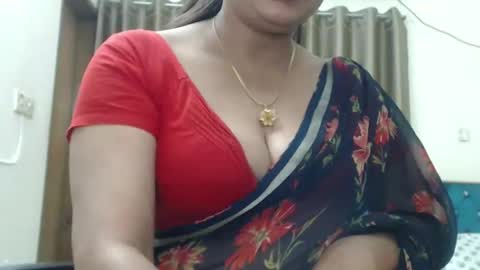 Snapshot of desimaisa130 chatting on 03/01/25, 05:05 Maisa online show from 03/01/25, 05:05