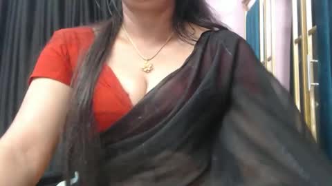 Snapshot of desimaisa130 chatting on 10/15/25, 04:29 Maisa online show from 10/15/25, 04:29