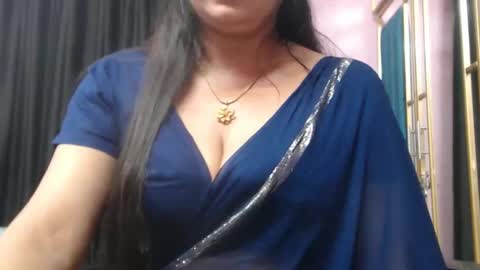 Snapshot of desimaisa130 chatting on 10/23/25, 04:17 Maisa online show from 10/23/25, 04:17