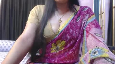 Snapshot of desimaisa130 chatting on 10/31/25, 05:25 Maisa online show from 10/31/25, 05:25