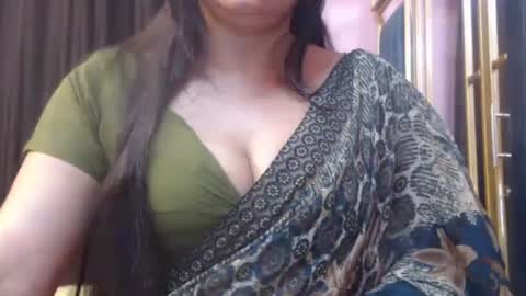 Snapshot of desimaisa130 chatting on 11/09/25, 04:27 Maisa online show from 11/09/25, 04:27