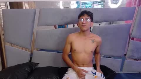 Snapshot of desire4duo chatting on 11/22/25, 02:16 desire4duo online show from 11/22/25, 02:16